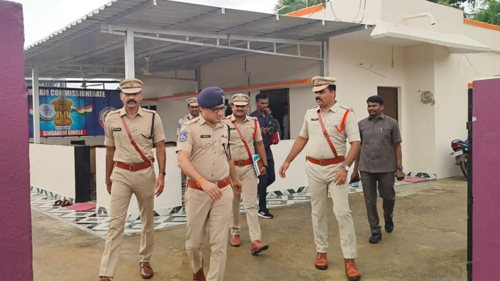 కారేపల్లి పోలీస్ స్టేషన్‌ను ఆకస్మికంగా తనిఖీ చేసిన సీపీ సునీల్ దత్